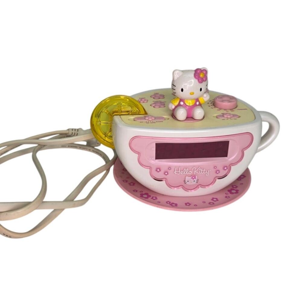 Vintage 2002 Sanrio Hello Kitty HK155 Tea Cup Alarm Clock Radio Night Light